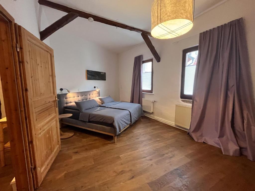 Doppelbett im zweiten Schlafzimmer