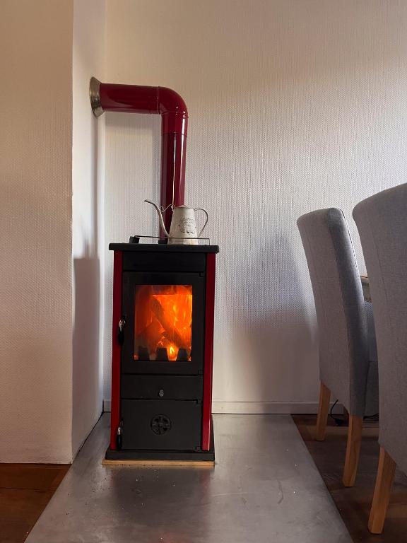 Holzofen in der Wohnküche